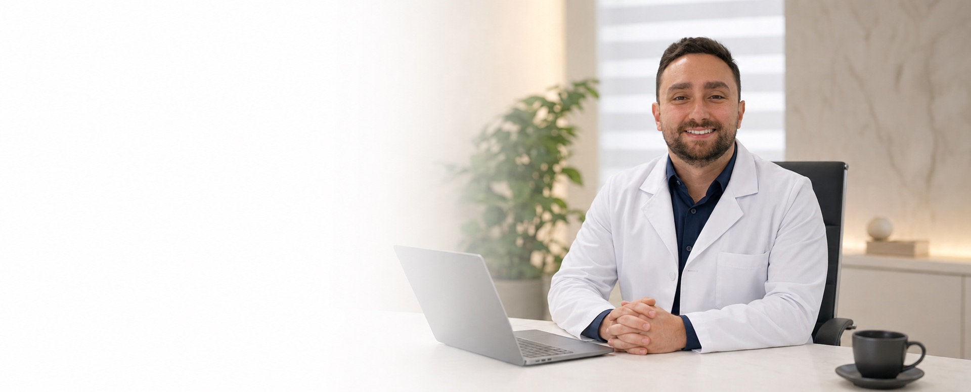 Dr. Victor Rosalem Senese em consultório
